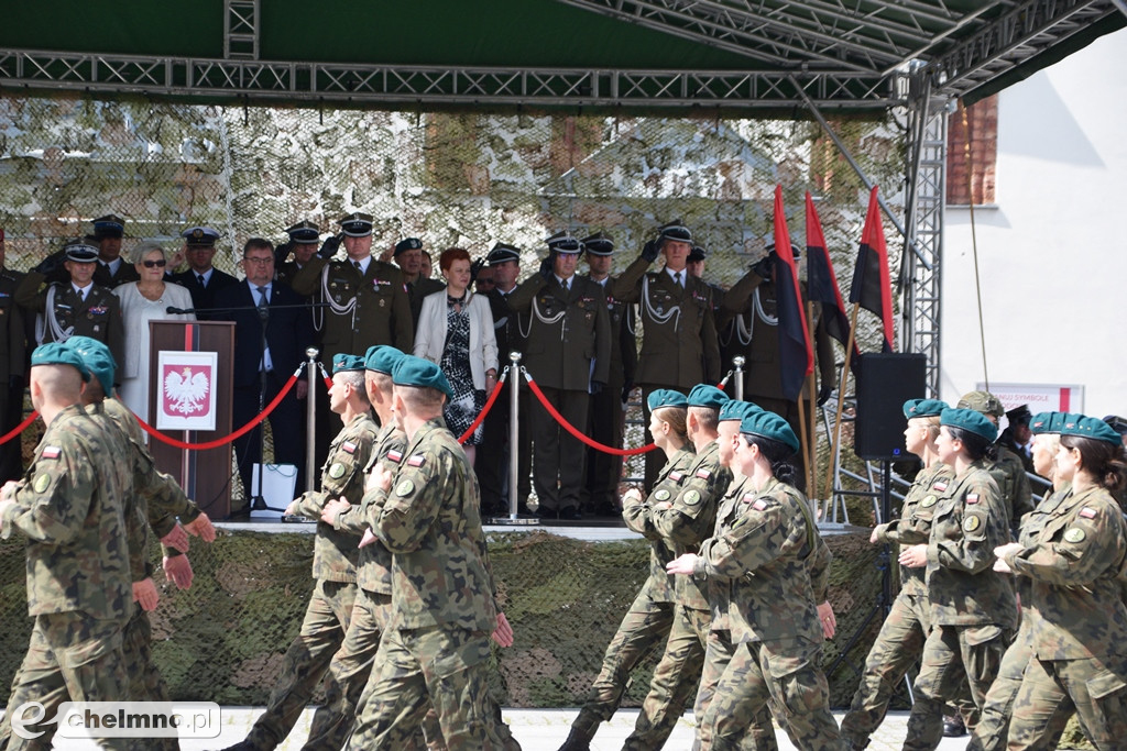 Uroczysty apel na chełmińskim rynku z okazji Święta 3. Pułku Saperów