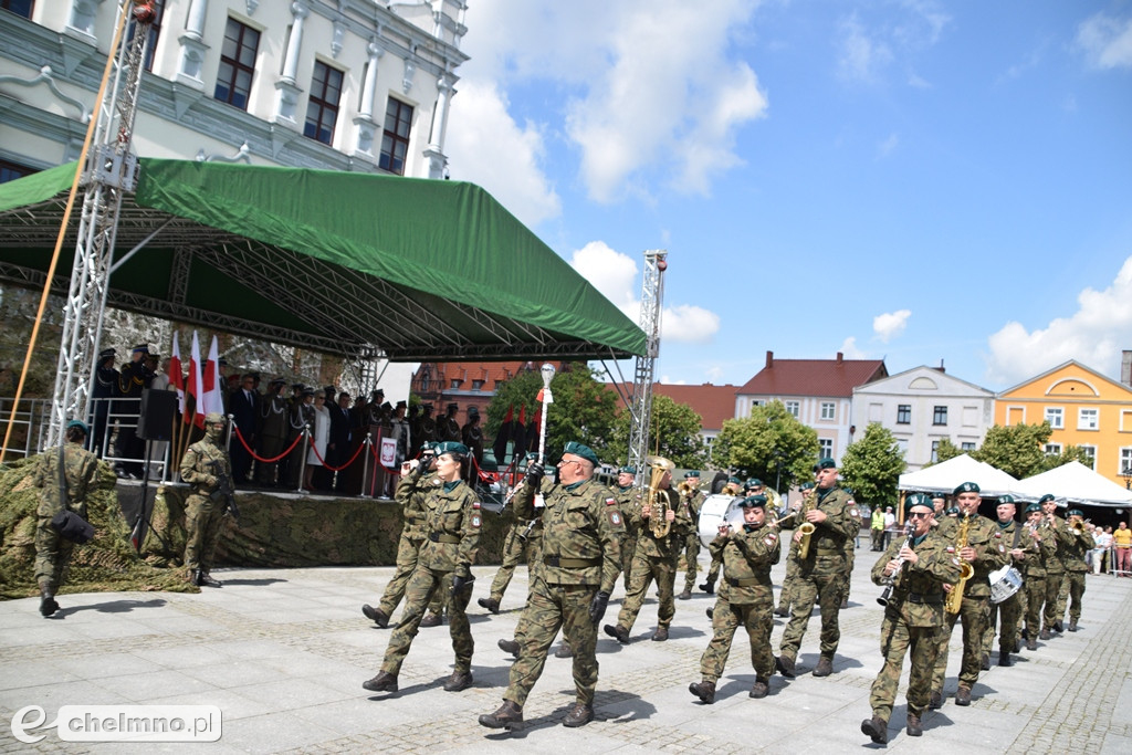 Uroczysty apel na chełmińskim rynku z okazji Święta 3. Pułku Saperów