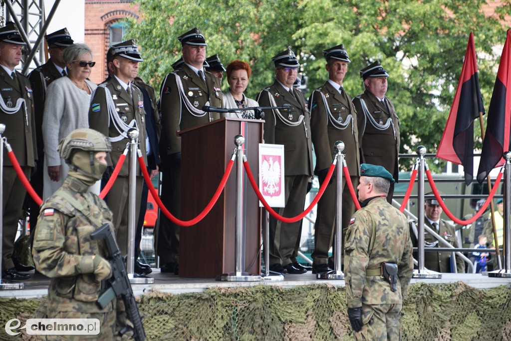 Uroczysty apel na chełmińskim rynku z okazji Święta 3. Pułku Saperów