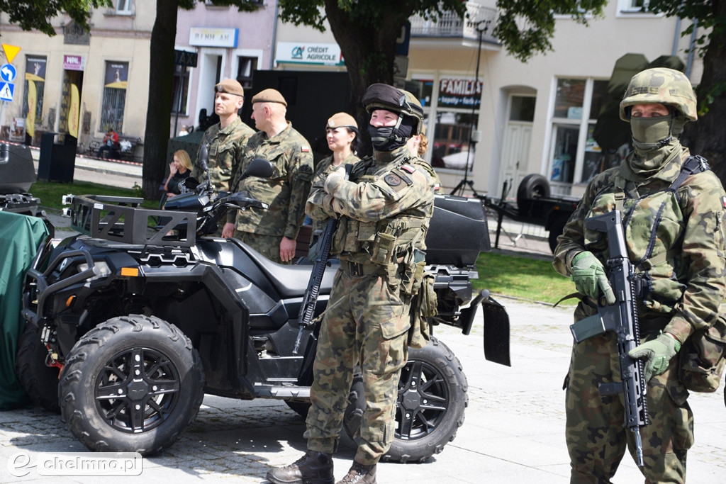 Uroczysty apel na chełmińskim rynku z okazji Święta 3. Pułku Saperów
