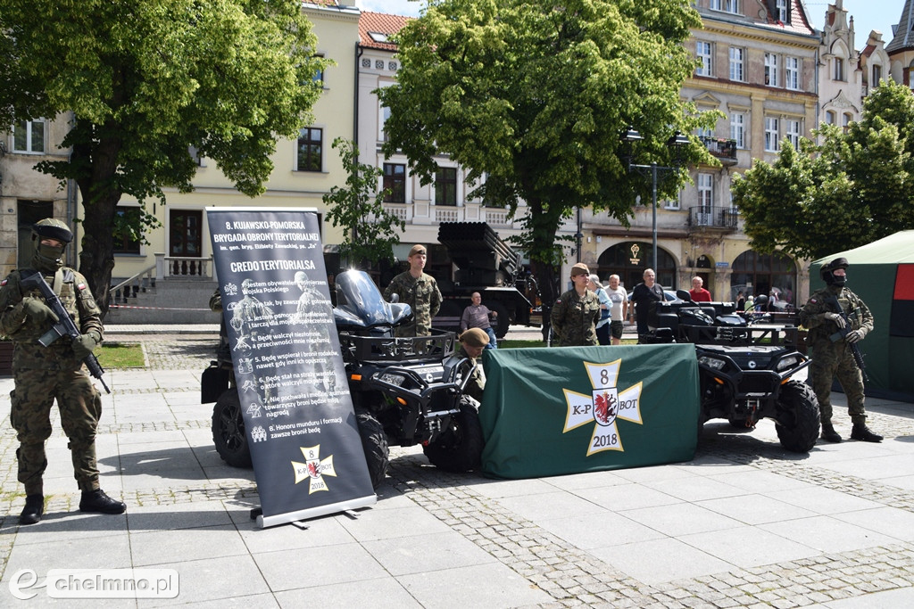 Uroczysty apel na chełmińskim rynku z okazji Święta 3. Pułku Saperów