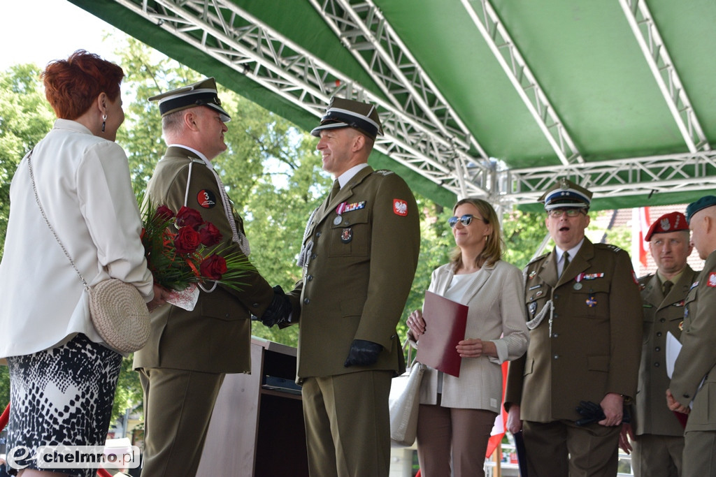 Uroczysty apel na chełmińskim rynku z okazji Święta 3. Pułku Saperów