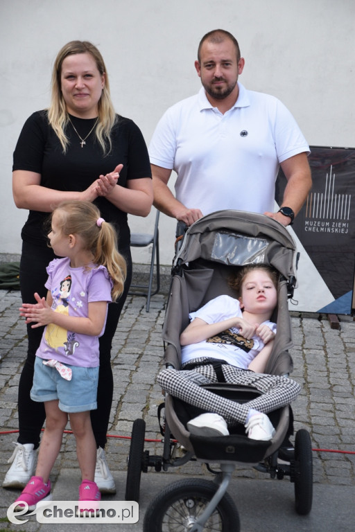 Wesoła impreza charytatywna 