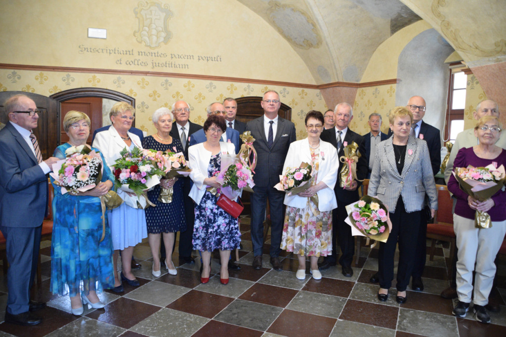 Medale Prezydenta z okazji Złotych Godów. Burmistrz Chełmna uhonorował wzruszonych Jubilatów
