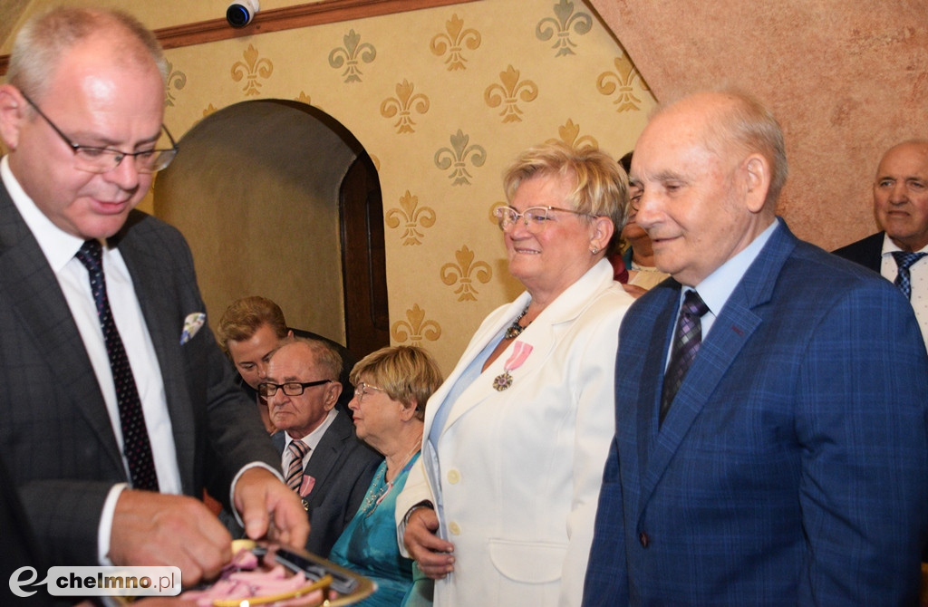 Medale Prezydenta z okazji Złotych Godów. Burmistrz Chełmna uhonorował wzruszonych Jubilatów