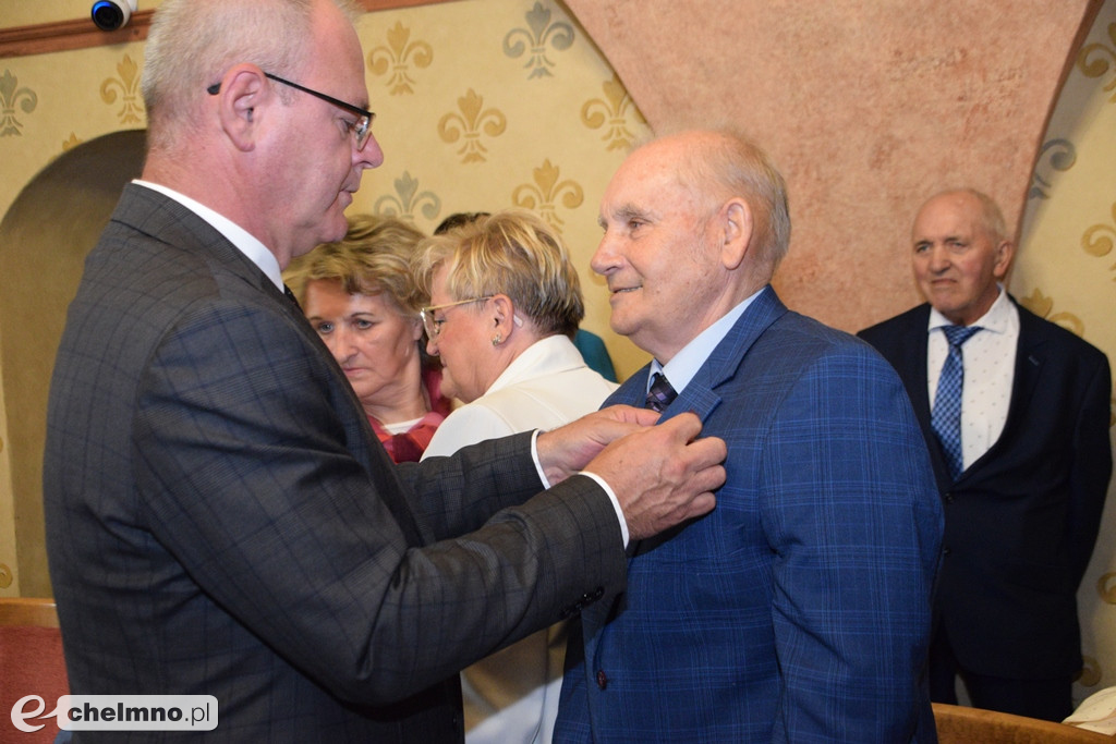 Medale Prezydenta z okazji Złotych Godów. Burmistrz Chełmna uhonorował wzruszonych Jubilatów