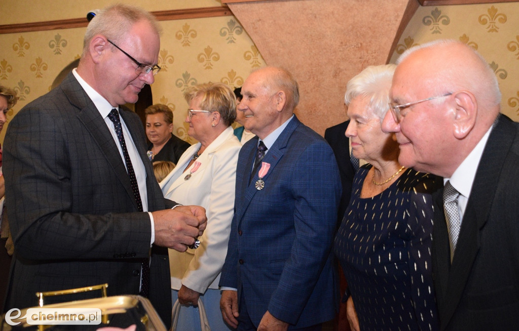 Medale Prezydenta z okazji Złotych Godów. Burmistrz Chełmna uhonorował wzruszonych Jubilatów