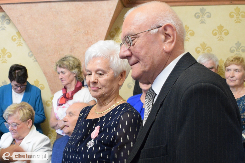 Medale Prezydenta z okazji Złotych Godów. Burmistrz Chełmna uhonorował wzruszonych Jubilatów
