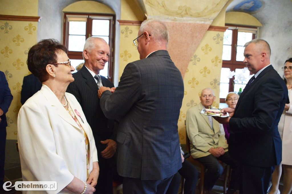 Medale Prezydenta z okazji Złotych Godów. Burmistrz Chełmna uhonorował wzruszonych Jubilatów