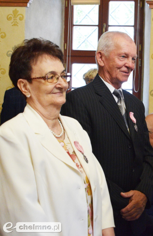 Medale Prezydenta z okazji Złotych Godów. Burmistrz Chełmna uhonorował wzruszonych Jubilatów