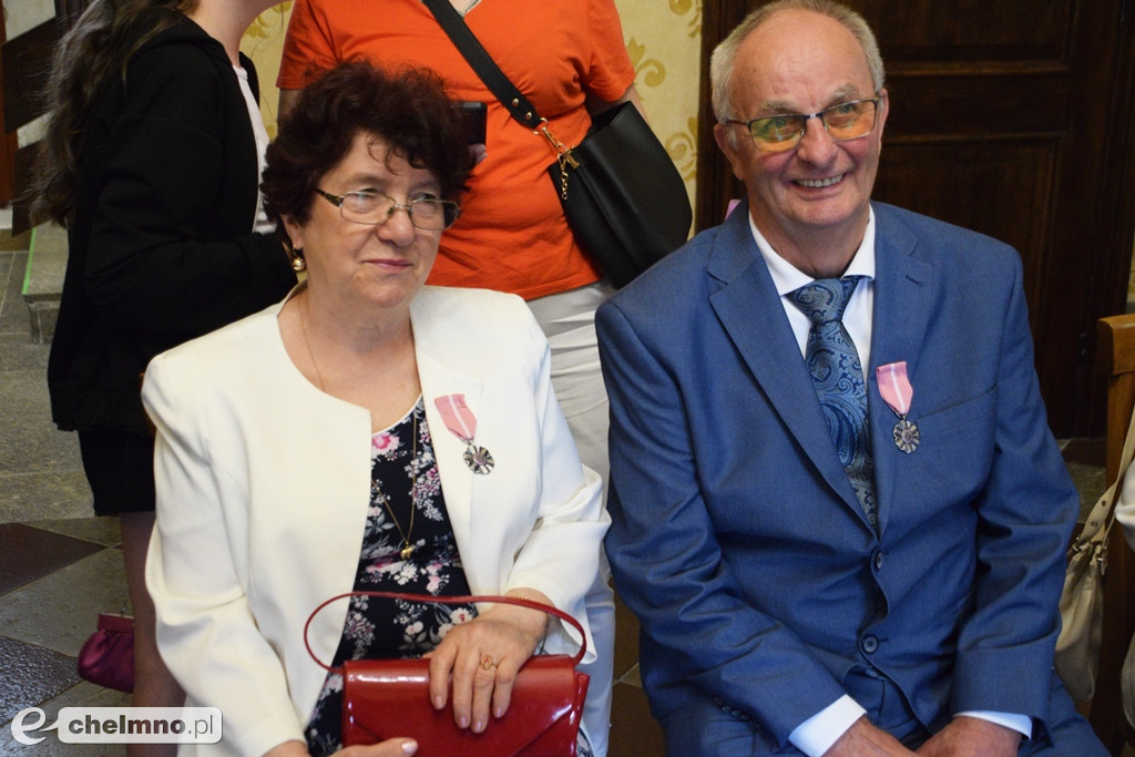 Medale Prezydenta z okazji Złotych Godów. Burmistrz Chełmna uhonorował wzruszonych Jubilatów