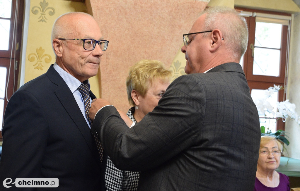 Medale Prezydenta z okazji Złotych Godów. Burmistrz Chełmna uhonorował wzruszonych Jubilatów