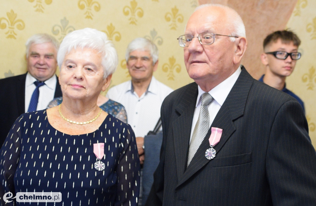 Medale Prezydenta z okazji Złotych Godów. Burmistrz Chełmna uhonorował wzruszonych Jubilatów