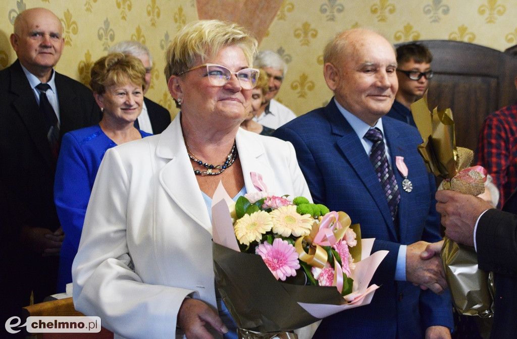 Medale Prezydenta z okazji Złotych Godów. Burmistrz Chełmna uhonorował wzruszonych Jubilatów