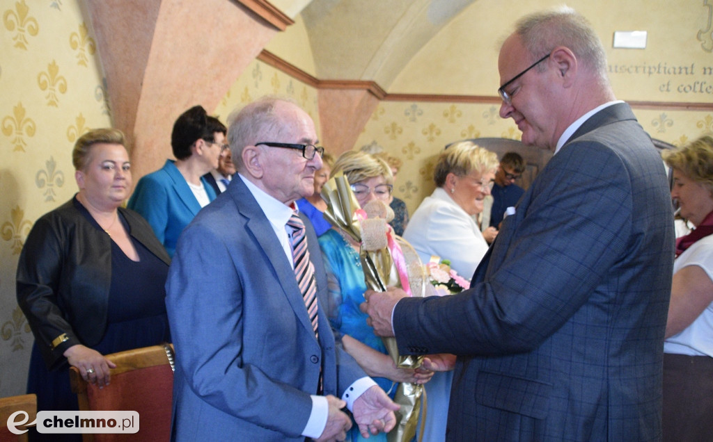 Medale Prezydenta z okazji Złotych Godów. Burmistrz Chełmna uhonorował wzruszonych Jubilatów