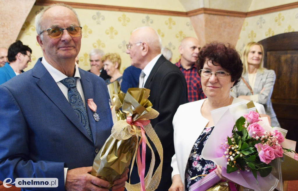 Medale Prezydenta z okazji Złotych Godów. Burmistrz Chełmna uhonorował wzruszonych Jubilatów