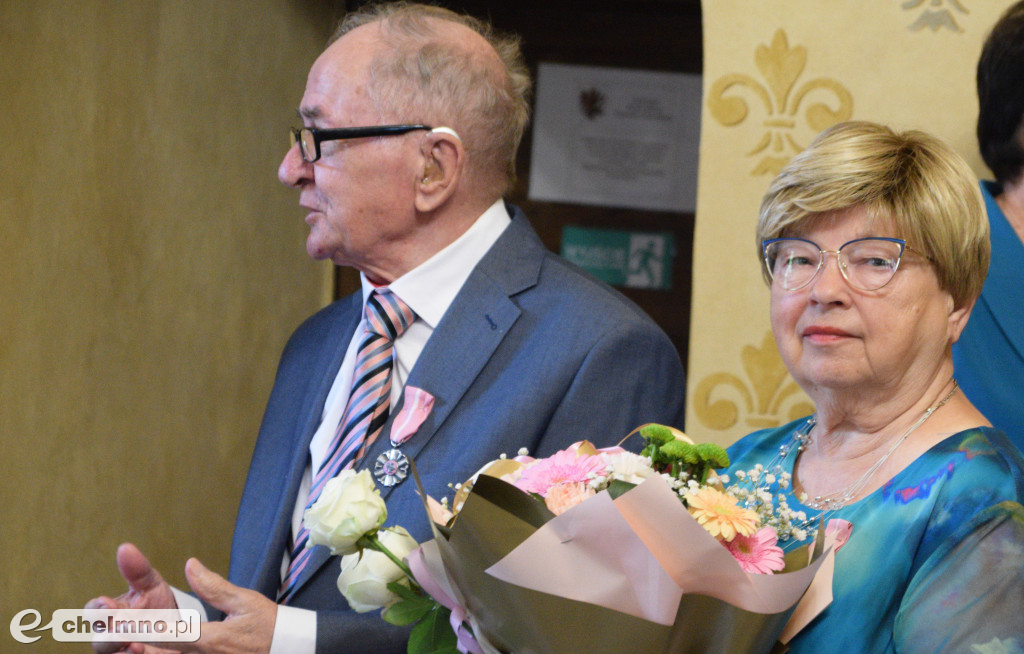 Medale Prezydenta z okazji Złotych Godów. Burmistrz Chełmna uhonorował wzruszonych Jubilatów