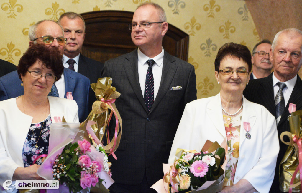 Medale Prezydenta z okazji Złotych Godów. Burmistrz Chełmna uhonorował wzruszonych Jubilatów