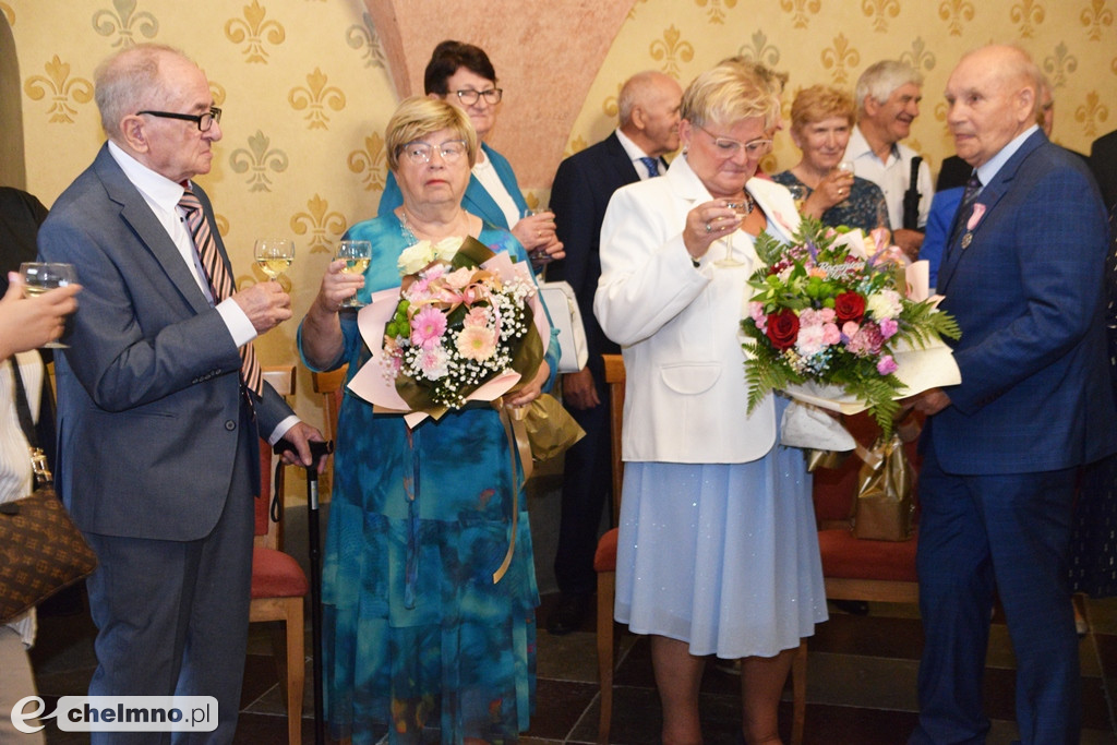 Medale Prezydenta z okazji Złotych Godów. Burmistrz Chełmna uhonorował wzruszonych Jubilatów