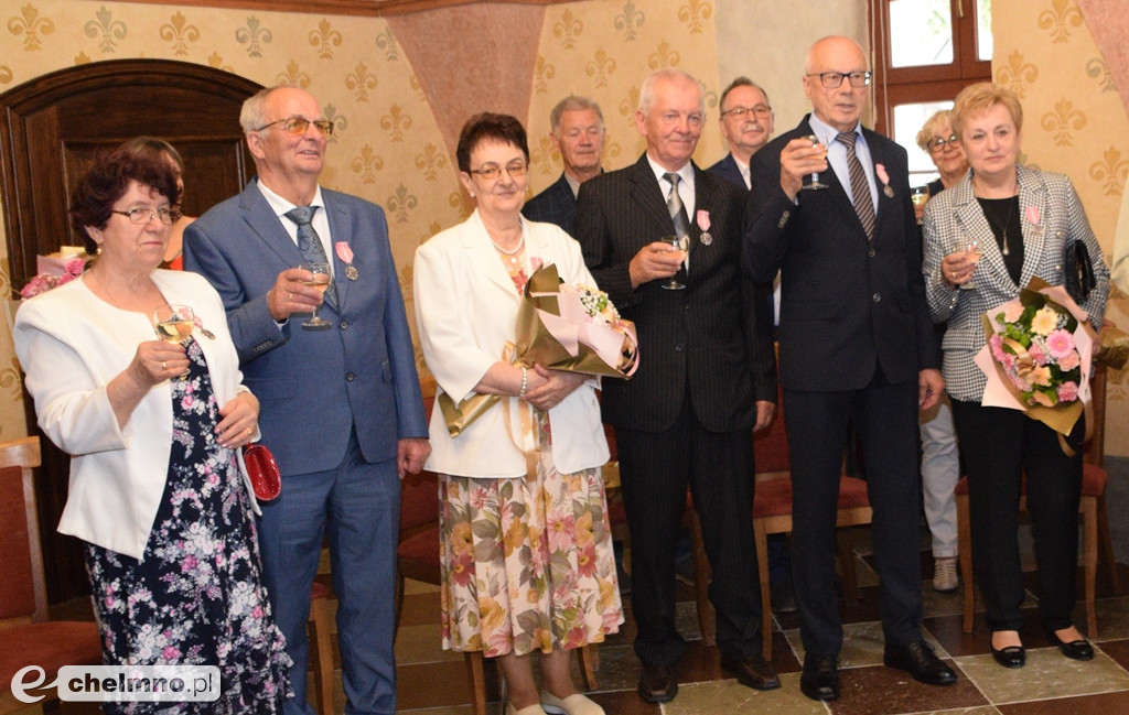 Medale Prezydenta z okazji Złotych Godów. Burmistrz Chełmna uhonorował wzruszonych Jubilatów