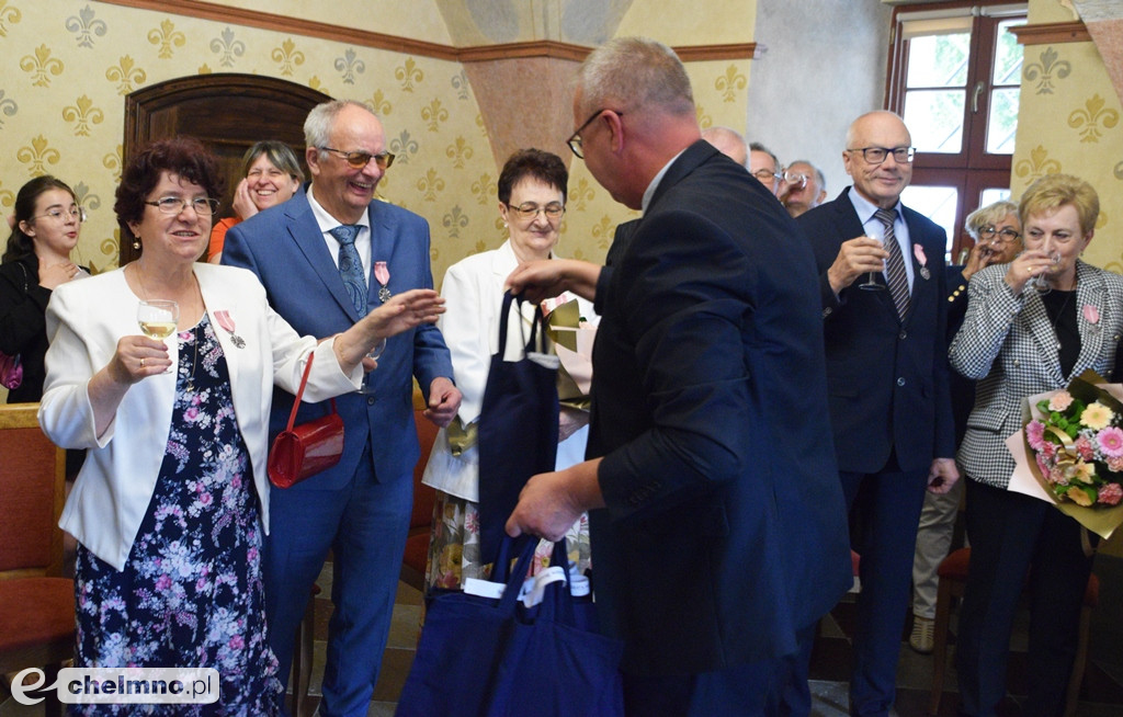 Medale Prezydenta z okazji Złotych Godów. Burmistrz Chełmna uhonorował wzruszonych Jubilatów