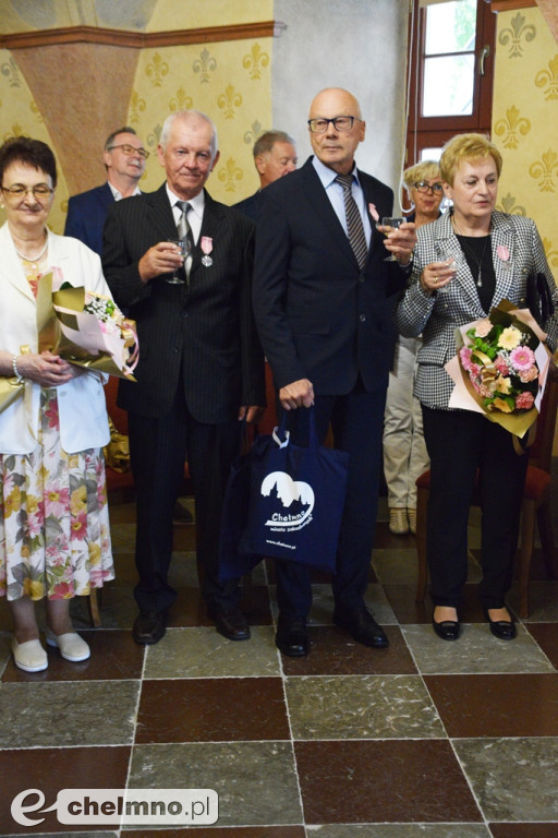 Medale Prezydenta z okazji Złotych Godów. Burmistrz Chełmna uhonorował wzruszonych Jubilatów