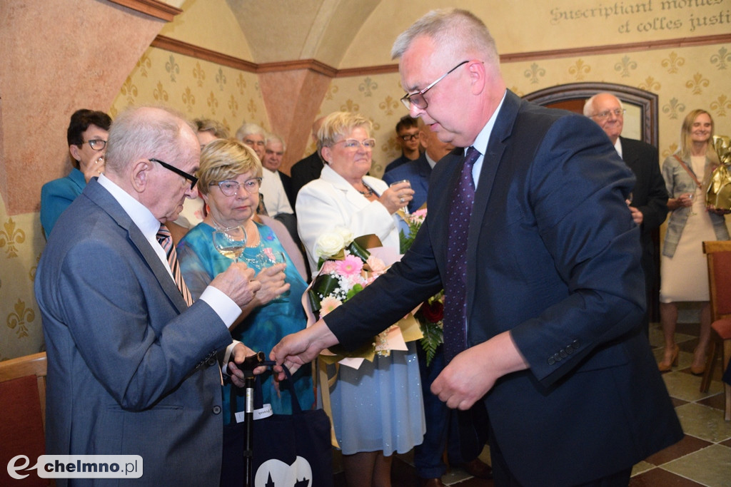 Medale Prezydenta z okazji Złotych Godów. Burmistrz Chełmna uhonorował wzruszonych Jubilatów