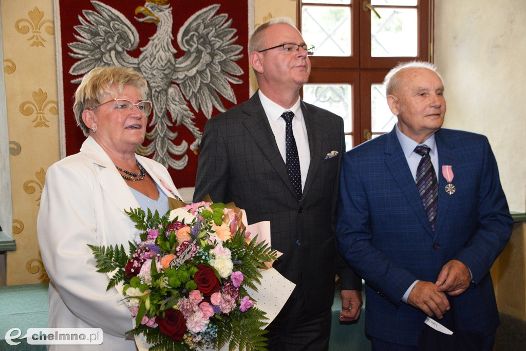 Medale Prezydenta z okazji Złotych Godów. Burmistrz Chełmna uhonorował wzruszonych Jubilatów