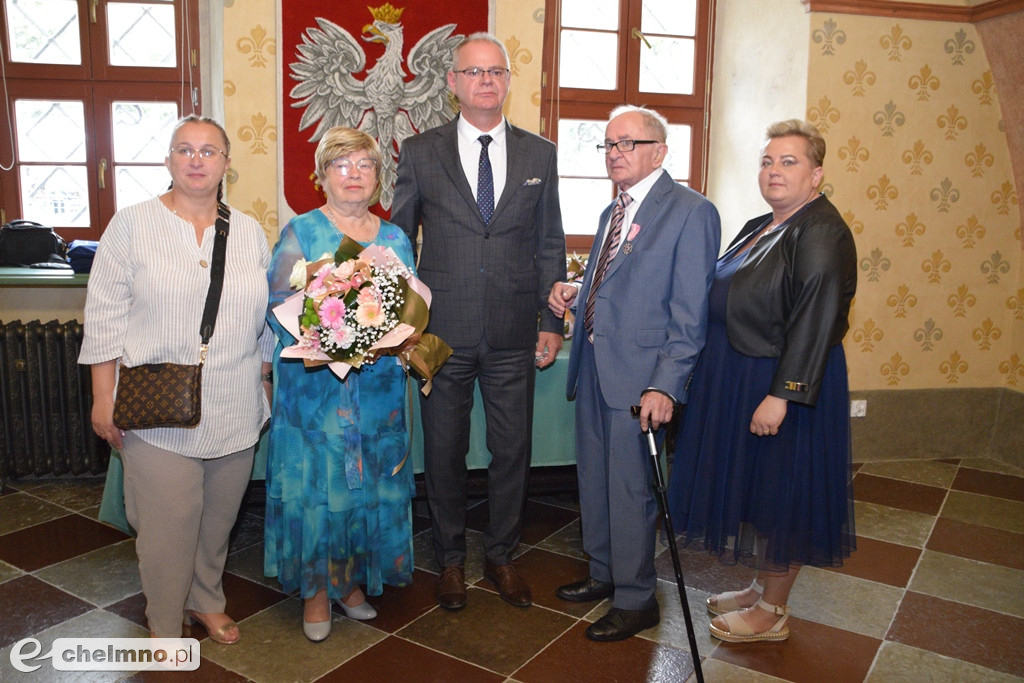 Medale Prezydenta z okazji Złotych Godów. Burmistrz Chełmna uhonorował wzruszonych Jubilatów