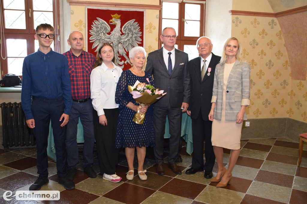 Medale Prezydenta z okazji Złotych Godów. Burmistrz Chełmna uhonorował wzruszonych Jubilatów
