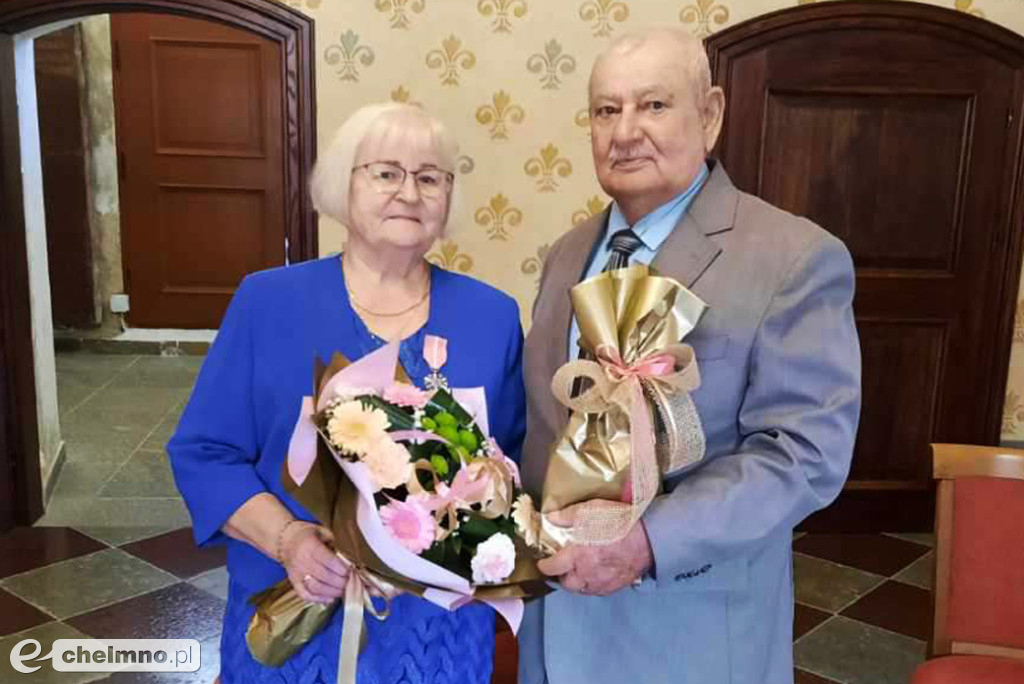Medale Prezydenta z okazji Złotych Godów. Burmistrz Chełmna uhonorował wzruszonych Jubilatów