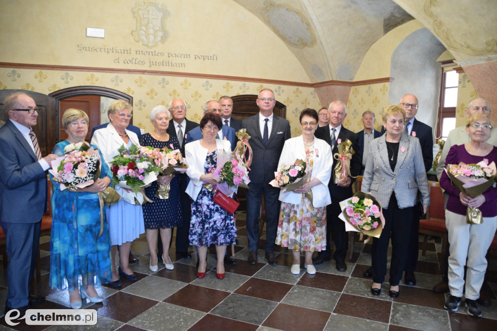 Medale Prezydenta z okazji Złotych Godów. Burmistrz Chełmna uhonorował wzruszonych Jubilatów