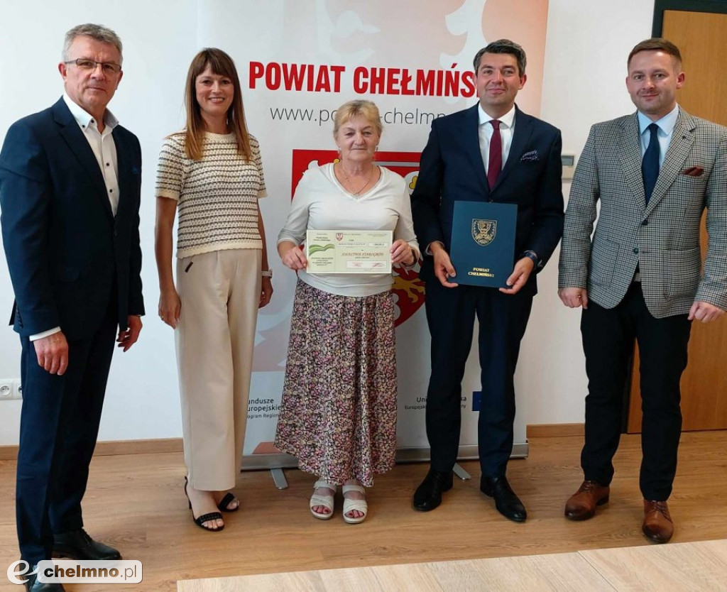 Podpisanie umów i wręczenie czeków laureatom IV Edycji Powiatowego Konkursu