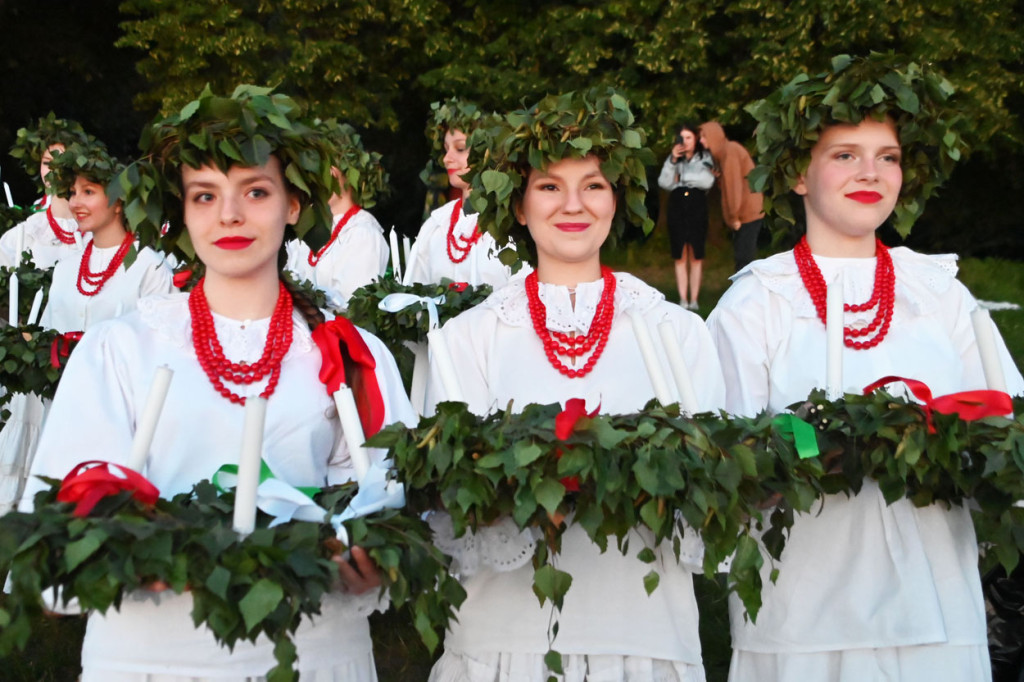 Fotorelacja z obrzędów Nocy Świętojańskiej nad Jeziorem Starogrodzkim