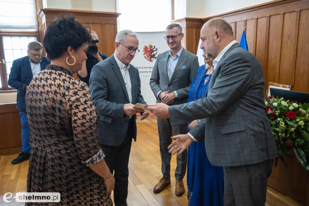 Pieniądze na wiejskie drogi