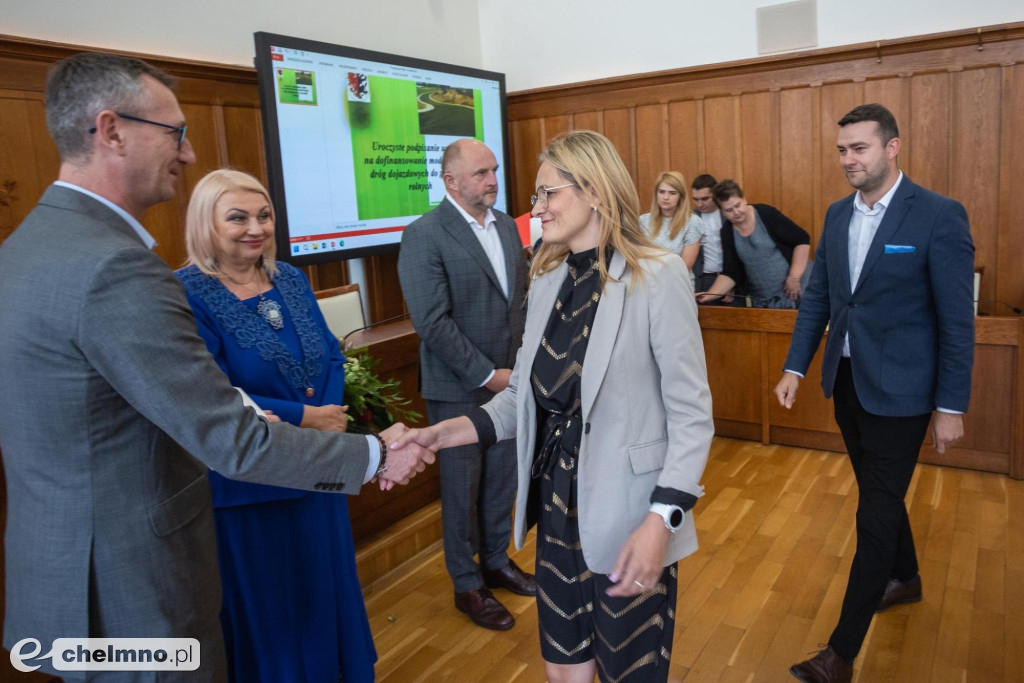 Pieniądze na wiejskie drogi