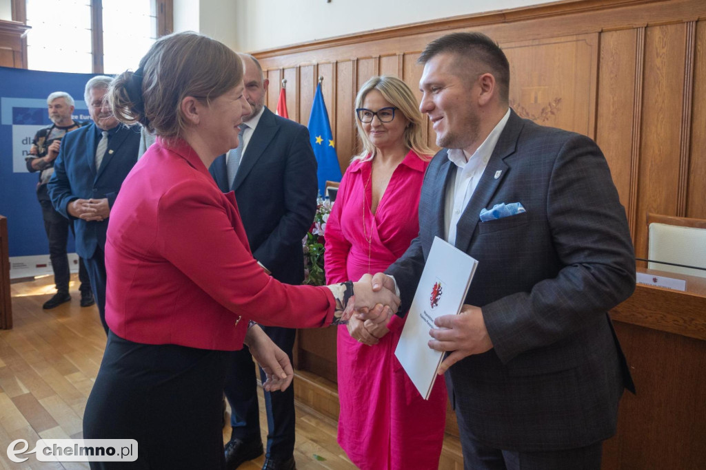 Nowe umowy FEdKP i PROW: biznes, projekty społeczne, środowisko