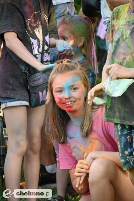 Kolorowy świat holi, baniek mydlanych oraz teatr ECHA