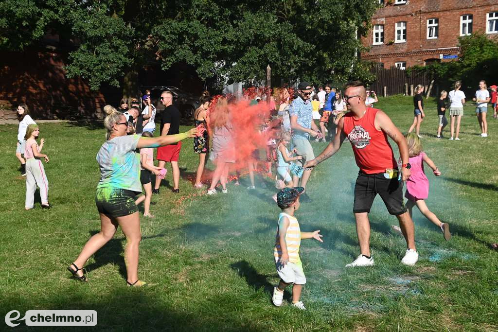 Kolorowy świat holi, baniek mydlanych oraz teatr ECHA