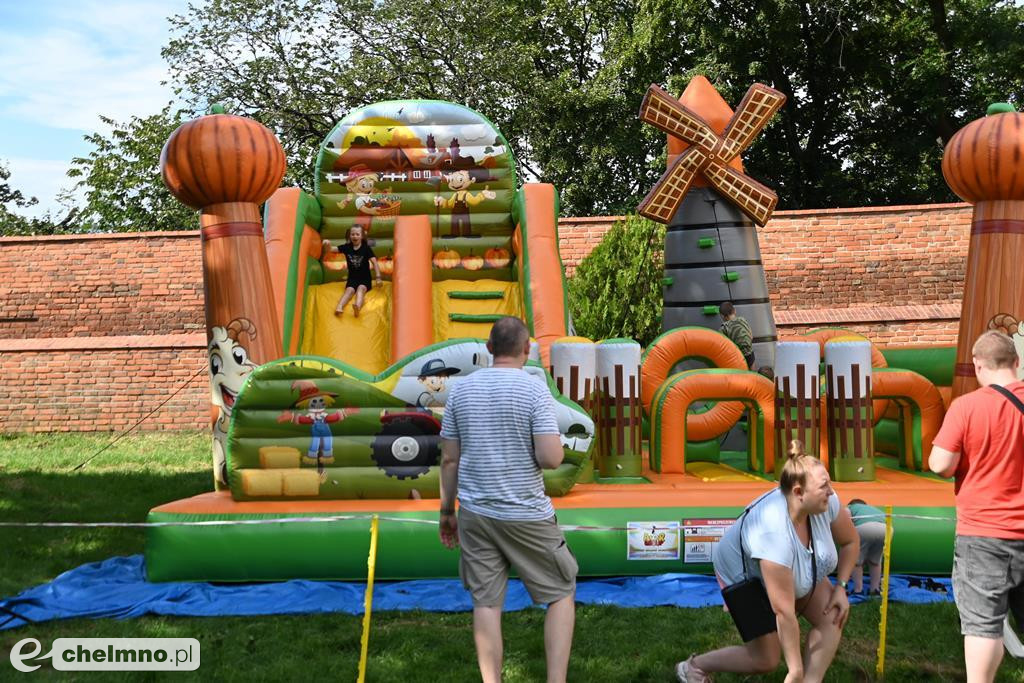 Kolorowy świat holi, baniek mydlanych oraz teatr ECHA