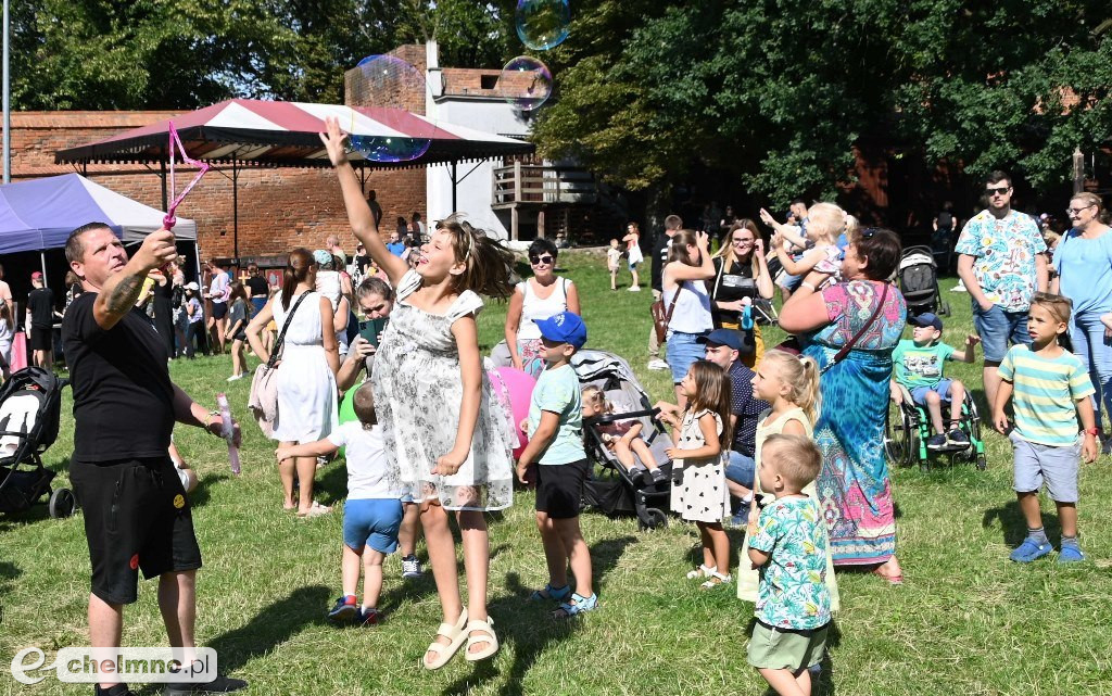 Kolorowy świat holi, baniek mydlanych oraz teatr ECHA