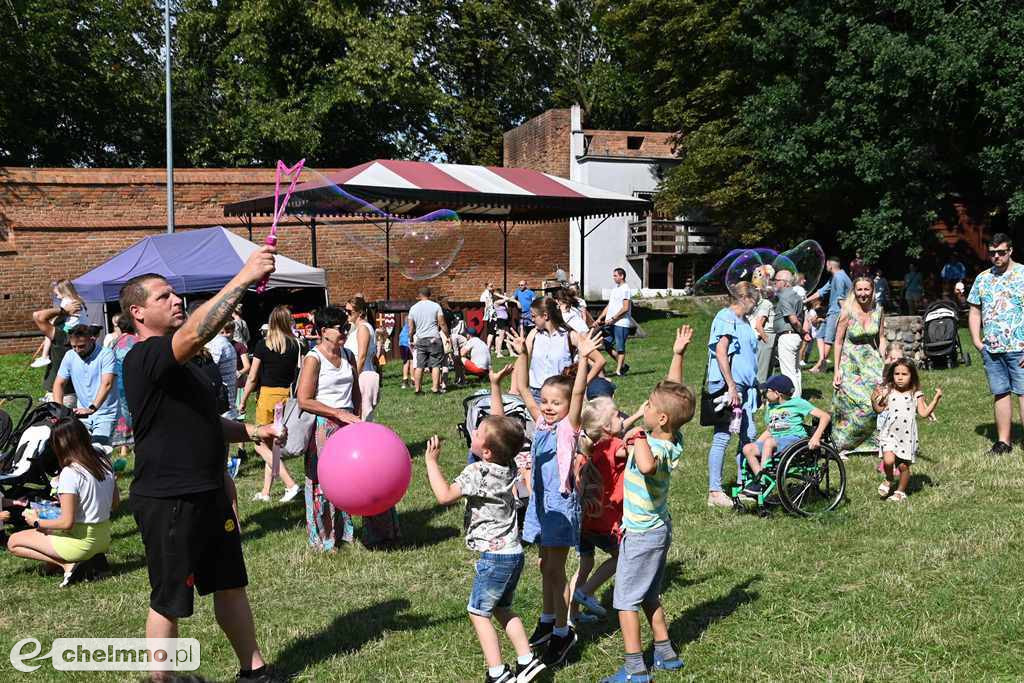 Kolorowy świat holi, baniek mydlanych oraz teatr ECHA