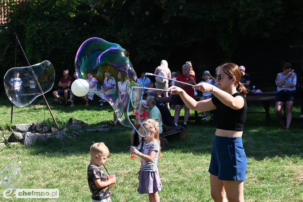 Kolorowy świat holi, baniek mydlanych oraz teatr ECHA