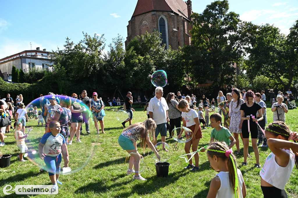 Kolorowy świat holi, baniek mydlanych oraz teatr ECHA