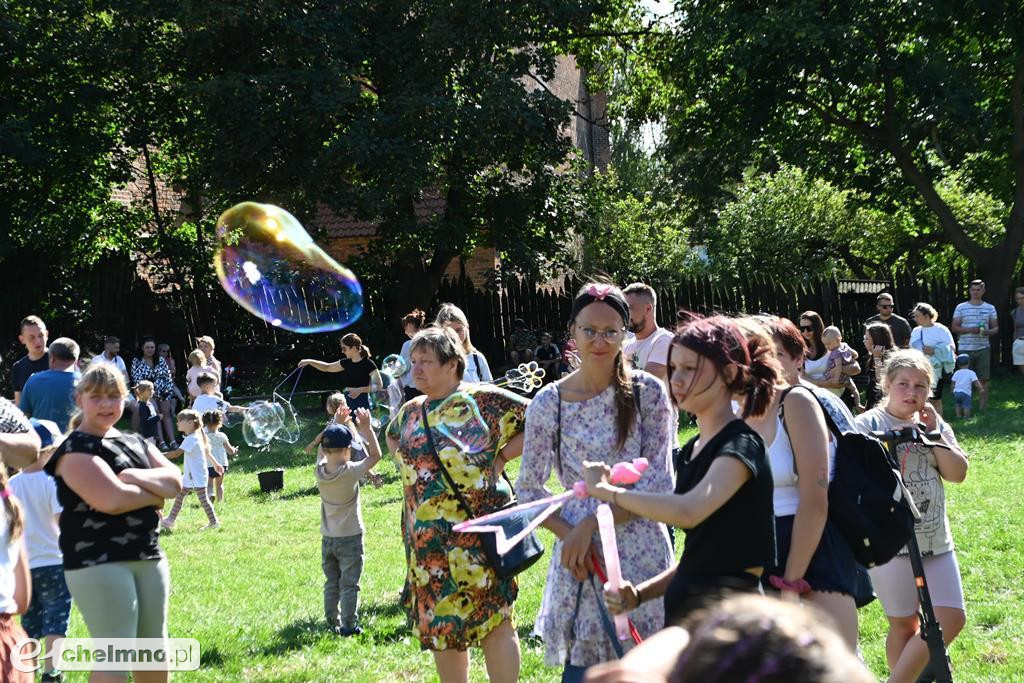 Kolorowy świat holi, baniek mydlanych oraz teatr ECHA