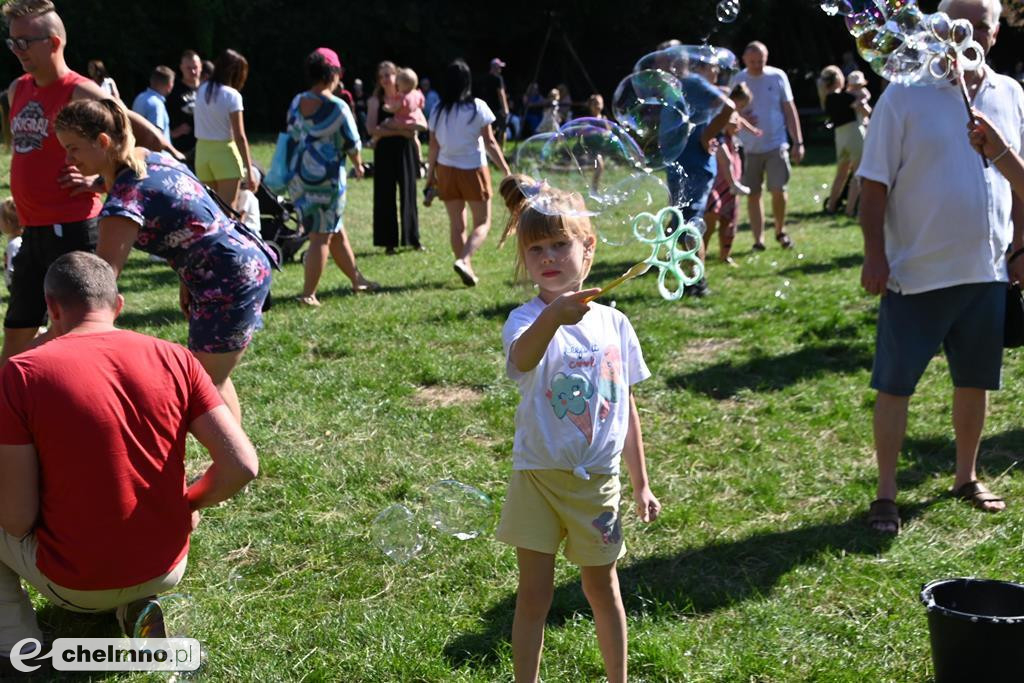 Kolorowy świat holi, baniek mydlanych oraz teatr ECHA