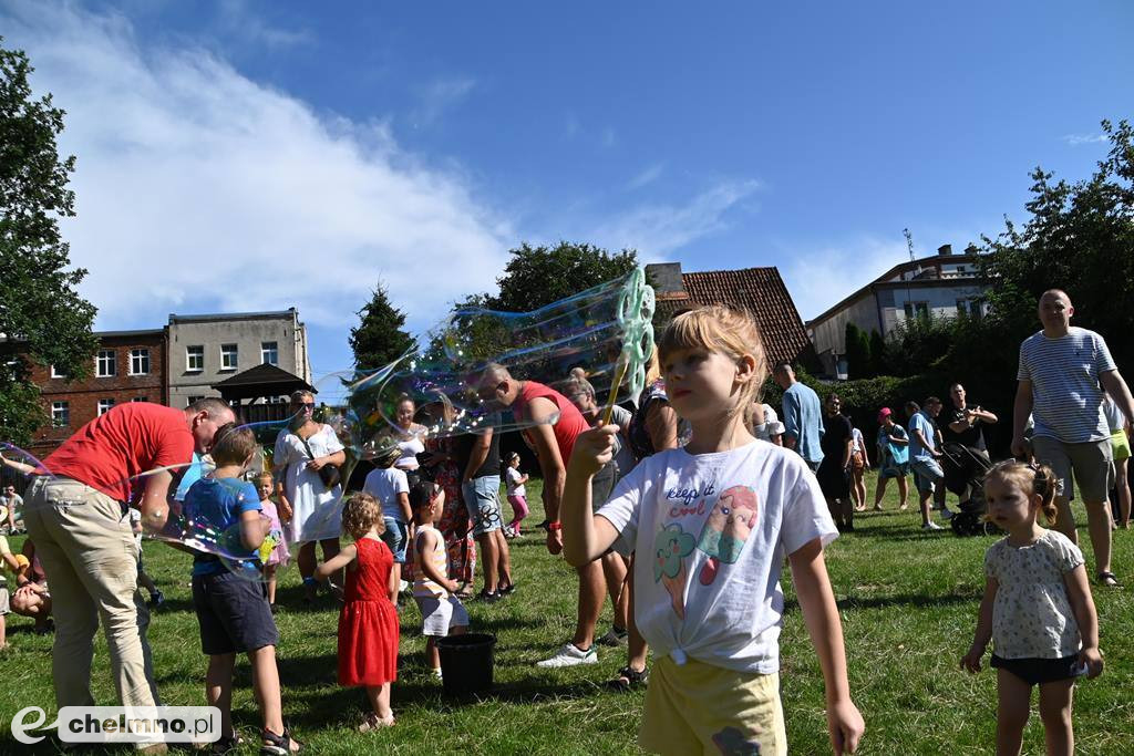 Kolorowy świat holi, baniek mydlanych oraz teatr ECHA