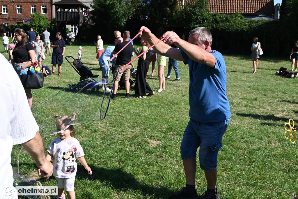 Kolorowy świat holi, baniek mydlanych oraz teatr ECHA