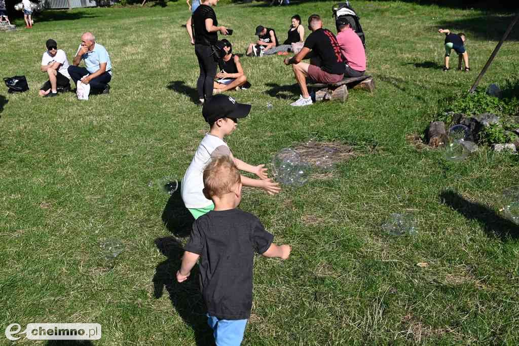 Kolorowy świat holi, baniek mydlanych oraz teatr ECHA