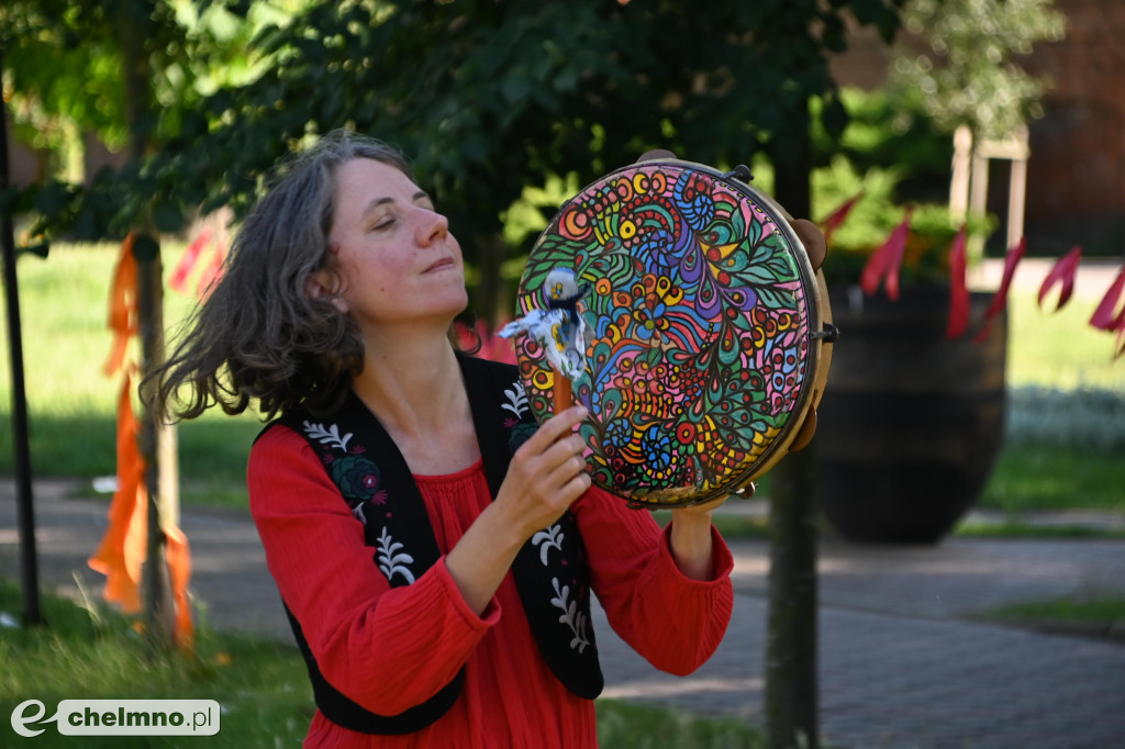 Kolorowy świat holi, baniek mydlanych oraz teatr ECHA